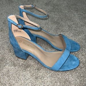 heels size 8.5. fit a little bigger.
